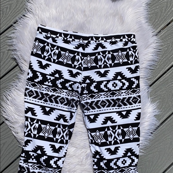 Express black and white Aztec print leggings - Picture 4 of 5